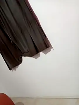 Snapshot of luuiss12 chatting on 01/10/26, 05:42 luuiss12 online show from 01/10/26, 05:42