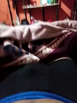 Snapshot of luuiss12 chatting on 04/08/26, 12:05 luuiss12 online show from 04/08/26, 12:05