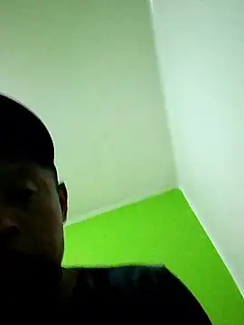 Snapshot of luuiss12 chatting on 04/14/26, 11:49 luuiss12 online show from 04/14/26, 11:49