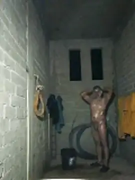 Snapshot of luuiss12 chatting on 04/21/26, 05:14 luuiss12 online show from 04/21/26, 05:14