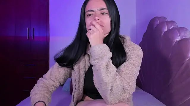 BellaSun  online show from 10/18/25, 04:04