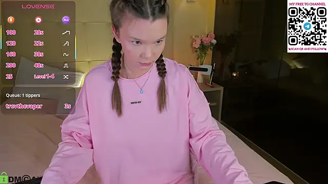 Snapshot of Sowetly chatting on 12/14/25, 01:11 Sowetly online show from 12/14/25, 01:11