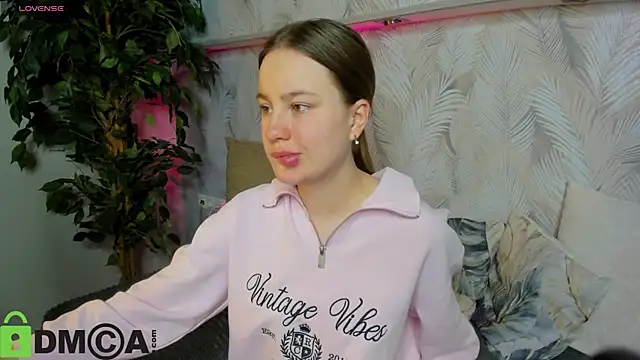 Candy Cansew online show from 10/05/25, 01:04