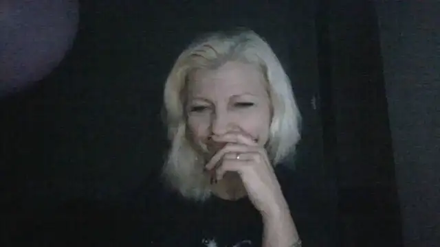 Snapshot of AidaRay chatting on 11/07/25, 06:52 AidaRay online show from 11/07/25, 06:52