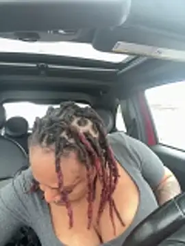 Snapshot of RoyalQueen2u chatting on 03/06/26, 05:42 RoyalQueen2u online show from 03/06/26, 05:42