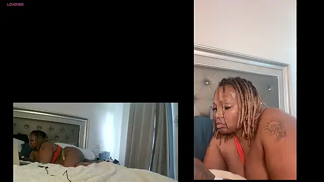 Snapshot of RoyalQueen2u chatting on 05/14/26, 06:04 RoyalQueen2u online show from 05/14/26, 06:04