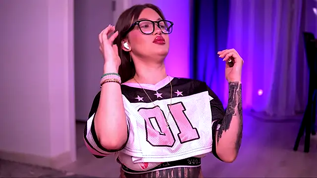 Snapshot of AryaDeluna chatting on 10/02/25, 11:01 AryaDeluna online show from 10/02/25, 11:01