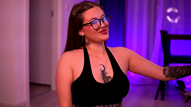 Snapshot of AryaDeluna chatting on 10/24/25, 06:15 AryaDeluna online show from 10/24/25, 06:15