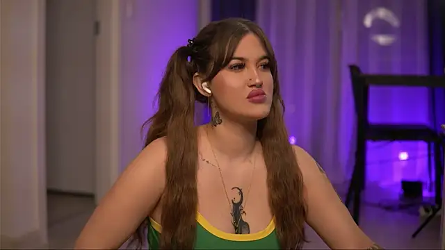 Snapshot of AryaDeluna chatting on 11/17/25, 07:08 AryaDeluna online show from 11/17/25, 07:08