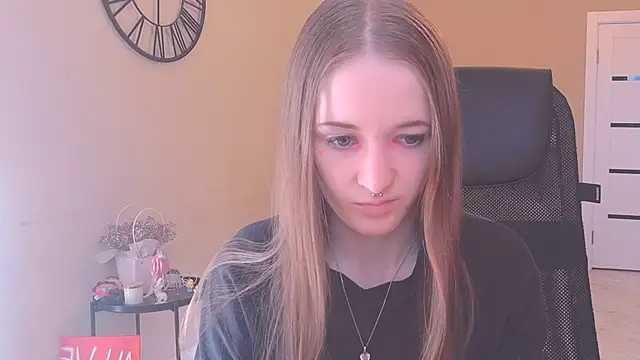 KateKayer online show from 10/04/25, 11:19