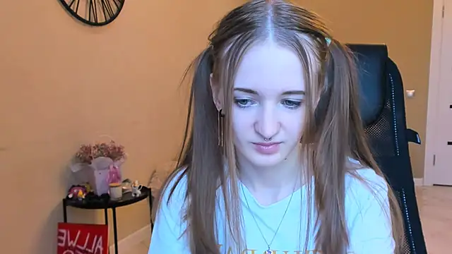 KateKayer online show from 10/18/25, 09:43