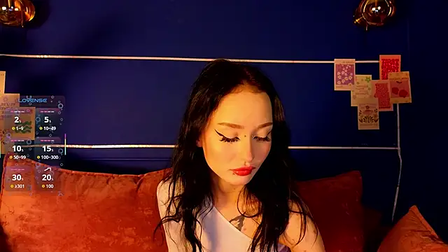  holly berry  online show from 10/23/25, 01:38