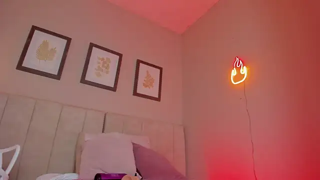  lucia 18 online show from 11/26/25, 01:34