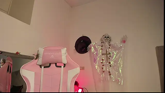 Snapshot of Paprika_ chatting on 10/31/25, 06:20 Paprika online show from 10/31/25, 06:20