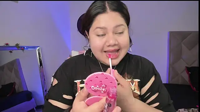 Snapshot of Paprika_ chatting on 11/17/25, 06:14 Paprika online show from 11/17/25, 06:14