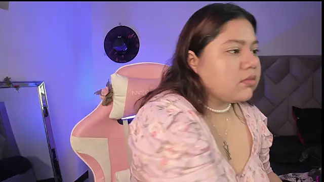 Snapshot of Paprika_ chatting on 11/20/25, 06:18 Paprika online show from 11/20/25, 06:18