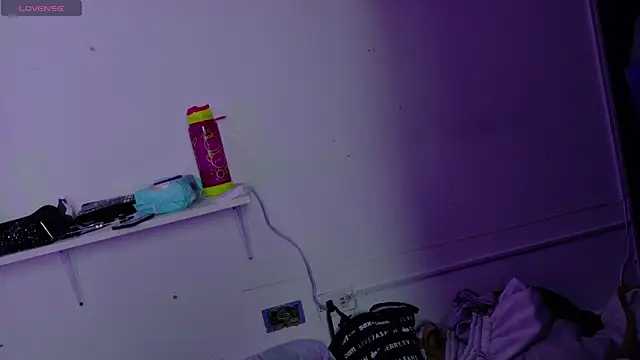 Snapshot of Alicee_stone_ chatting on 10/14/25, 02:51 Alicee stone  online show from 10/14/25, 02:51