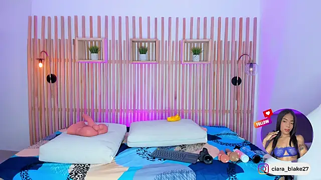 Snapshot of ciara_blake chatting on 03/30/26, 08:10 ciara blake online show from 03/30/26, 08:10