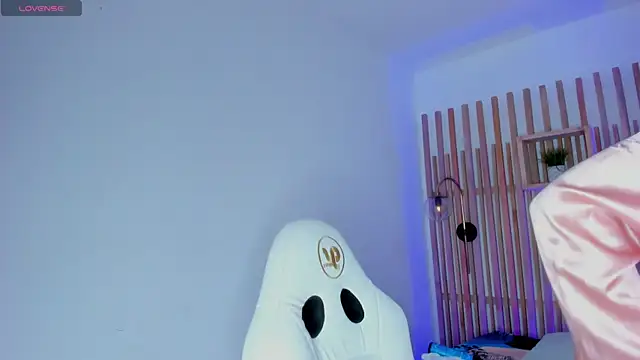 Snapshot of ciara_blake chatting on 04/17/26, 07:39 ciara blake online show from 04/17/26, 07:39