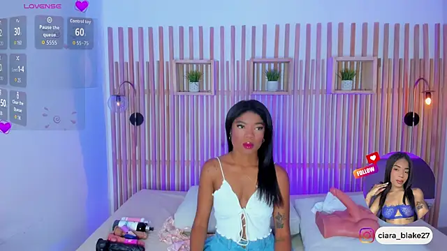 Snapshot of ciara_blake chatting on 04/22/26, 07:37 ciara blake online show from 04/22/26, 07:37