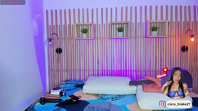 Snapshot of ciara_blake chatting on 04/24/26, 08:00 ciara blake online show from 04/24/26, 08:00