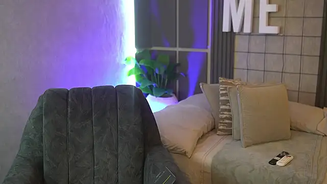 Susan wall online show from 09/22/25, 01:13