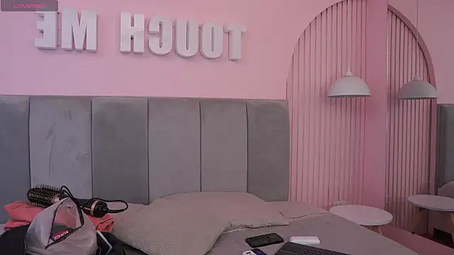 Snapshot of Susan_wall chatting on 04/01/26, 01:12 Susan wall online show from 04/01/26, 01:12