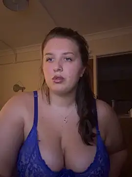 Snapshot of CutieCurvyGirlxo chatting on 02/01/26, 10:41 CutieCurvyGirlxo online show from 02/01/26, 10:41