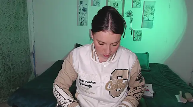 Snapshot of mariaana__222 chatting on 03/22/25, 05:39 mariaana 222 online show from 03/22/25, 05:39