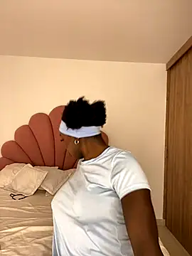 alissradiante1 online show from 10/10/25, 11:04