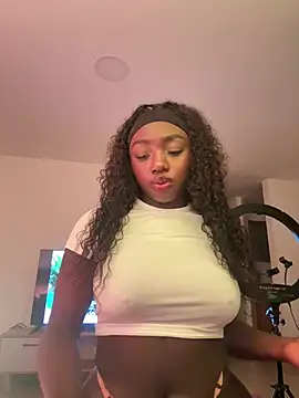 Snapshot of alissradiante1 chatting on 01/16/26, 01:31 alissradiante1 online show from 01/16/26, 01:31