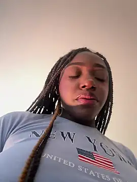 Snapshot of alissradiante1 chatting on 02/26/26, 11:04 alissradiante1 online show from 02/26/26, 11:04