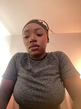 Snapshot of alissradiante1 chatting on 03/17/26, 02:49 alissradiante1 online show from 03/17/26, 02:49