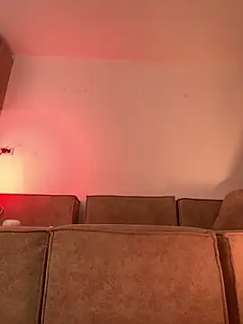 Snapshot of alissradiante1 chatting on 03/25/26, 04:18 alissradiante1 online show from 03/25/26, 04:18