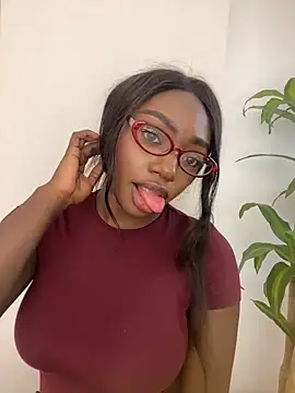 Snapshot of alissradiante1 chatting on 03/29/26, 10:54 alissradiante1 online show from 03/29/26, 10:54