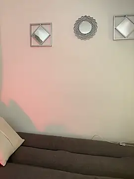 Snapshot of alissradiante1 chatting on 04/01/26, 01:39 alissradiante1 online show from 04/01/26, 01:39