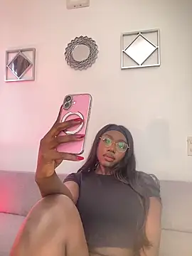 Snapshot of alissradiante1 chatting on 04/10/26, 10:14 alissradiante1 online show from 04/10/26, 10:14