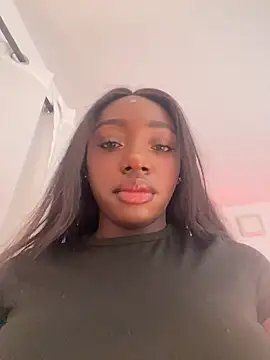 Snapshot of alissradiante1 chatting on 04/18/26, 02:26 alissradiante1 online show from 04/18/26, 02:26