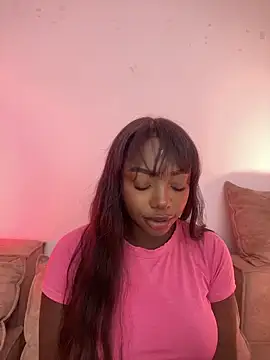 Snapshot of alissradiante1 chatting on 04/21/26, 03:24 alissradiante1 online show from 04/21/26, 03:24