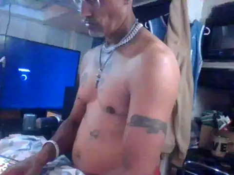 Snapshot of badboy2u2025 chatting on 04/11/26, 03:22 badboy2u2025 online show from 04/11/26, 03:22