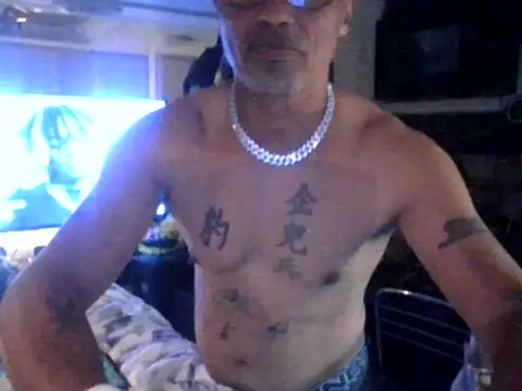 Snapshot of badboy2u2025 chatting on 04/21/26, 11:40 badboy2u2025 online show from 04/21/26, 11:40