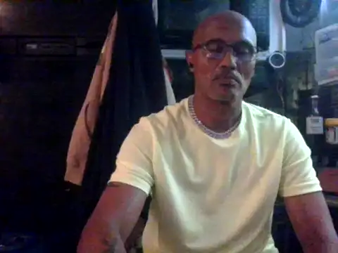 Snapshot of badboy2u2025 chatting on 05/01/26, 11:42 badboy2u2025 online show from 05/01/26, 11:42