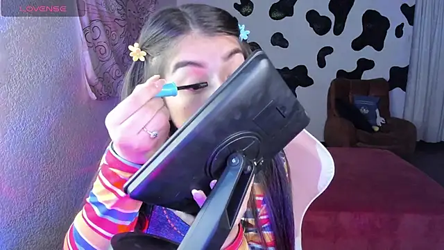 Snapshot of abbie_jensen_ chatting on 10/31/25, 06:25 abbie jensen online show from 10/31/25, 06:25