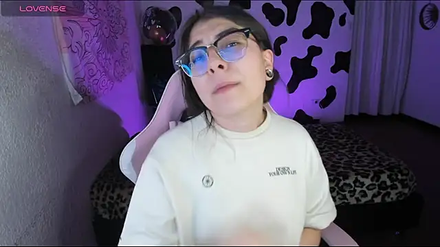 Snapshot of abbie_jensen_ chatting on 11/30/25, 12:47 abbie jensen online show from 11/30/25, 12:47