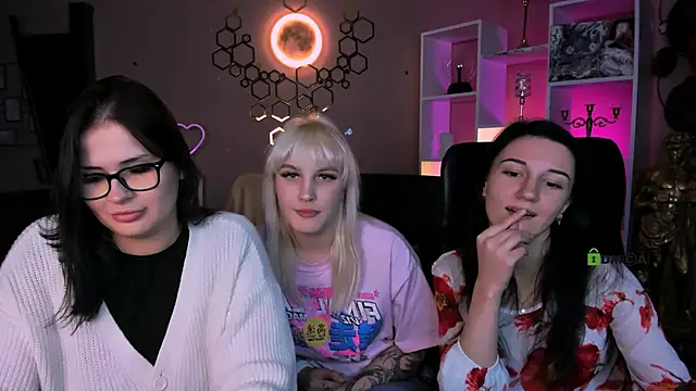 Snapshot of jeren_smile chatting on 11/19/25, 08:31 jeren smile online show from 11/19/25, 08:31