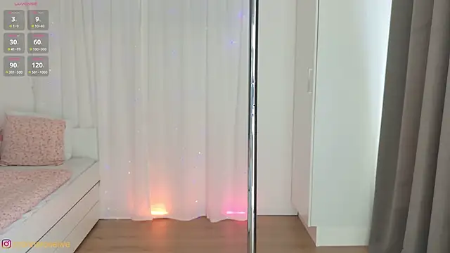 Snapshot of SabrinaRosed chatting on 09/15/25, 09:42 SabrinaRosed online show from 09/15/25, 09:42