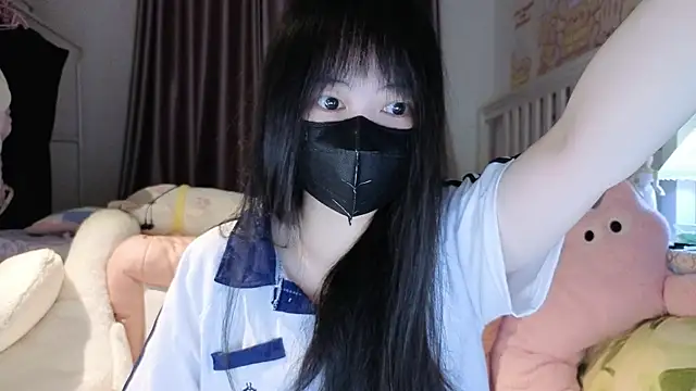 love-uiui online show from 10/14/25, 03:02