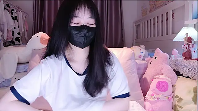 love-uiui online show from 11/17/25, 02:12