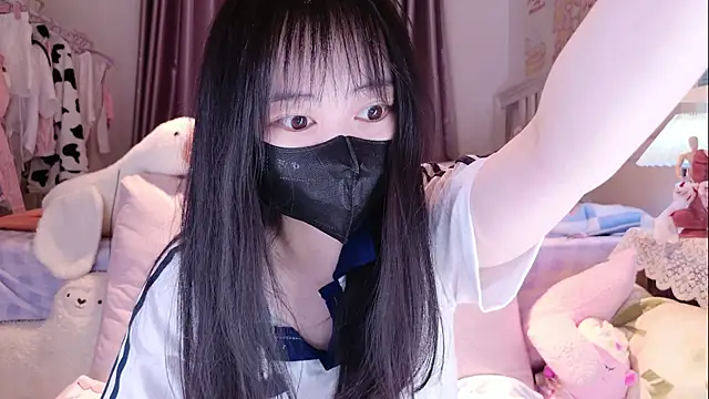 love-uiui online show from 11/18/25, 02:21