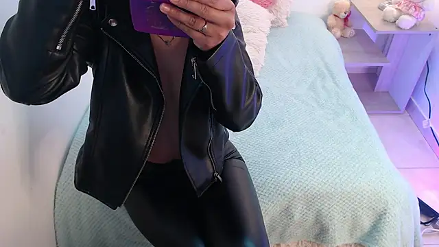 renataj online show from 11/03/25, 07:04